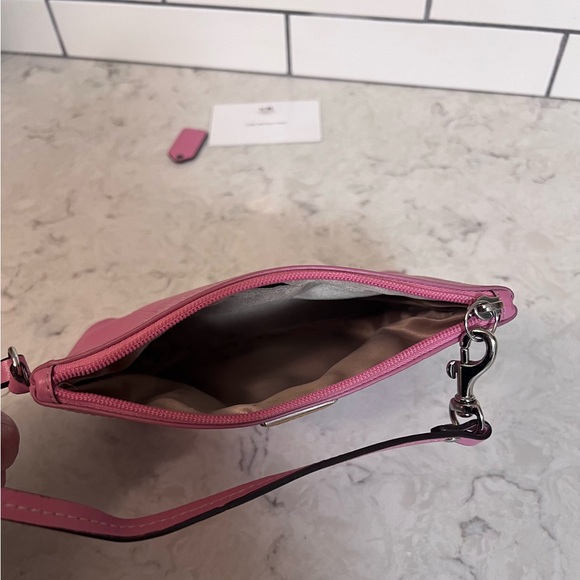 Vintage Coach Leather Wristlet - Picture 3 of 14